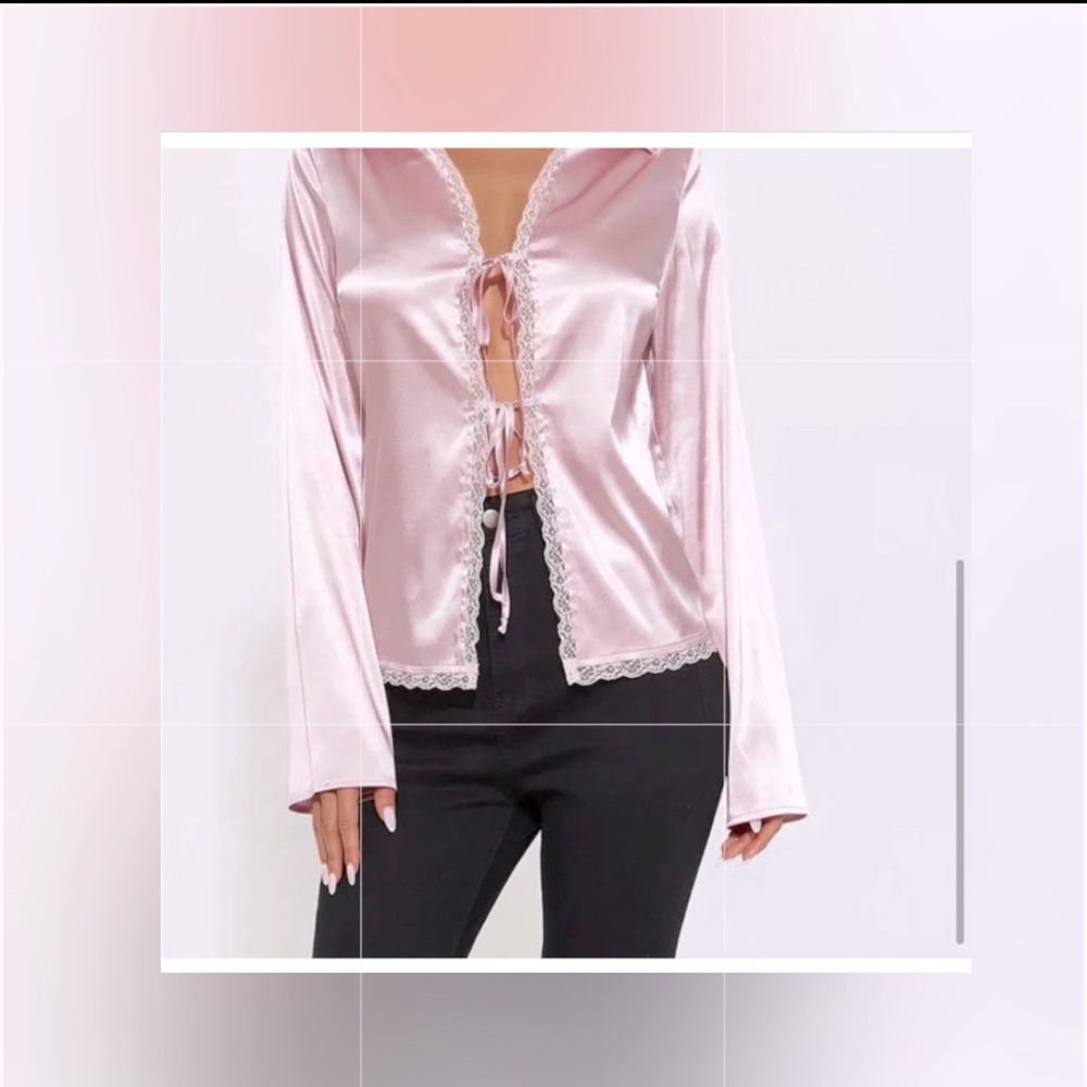 🥰Elegant Pink Sultry Satin & Lace-Trimmed Lounge Top perf for pajama/date💝